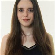 Estudiante imparte clases presenciales a todos los cursos de primaria